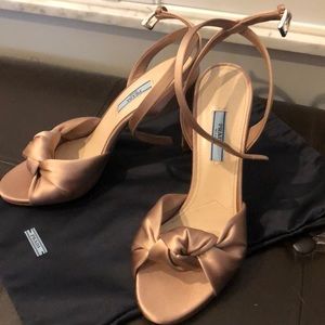 Beautiful satin woman hills prada